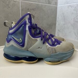 Nike Lebron 19 Boys Sneakers Size 3.5